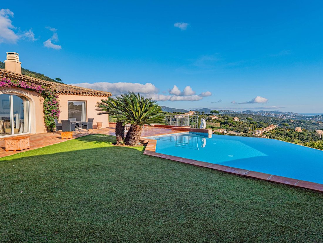 Villa in Grimaud, Provence-Alpes-Côte d'Azur, France 3 - 17347091