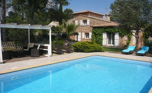 Country House in Bagnols-en-Forêt, Provence-Alpes-Côte d'Azur, France 1