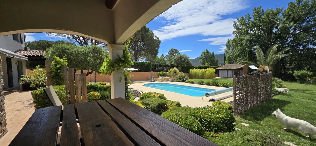 Villa en Bagnols-en-Forêt, Provenza-Alpes-Costa Azul, Francia 3 - 17353857