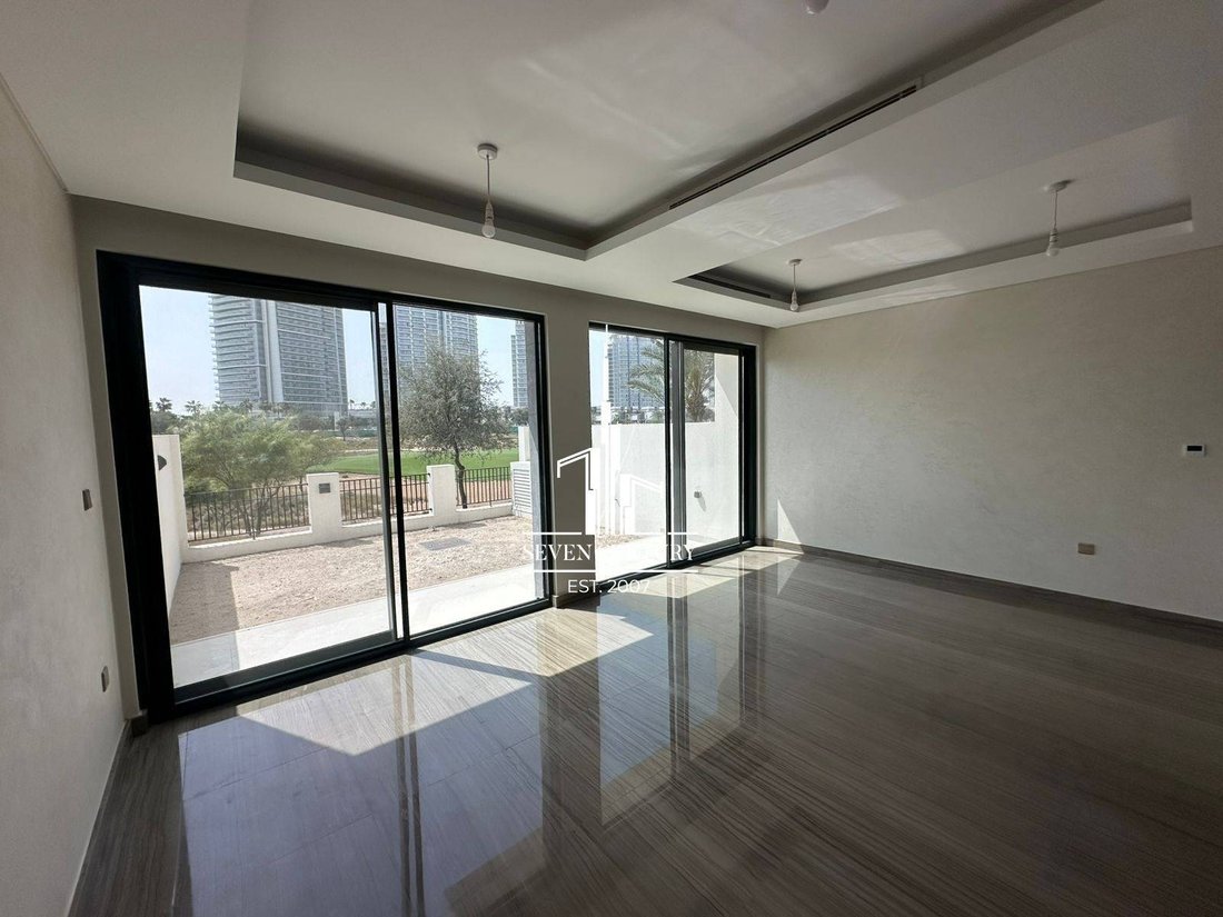 Villa in Damac Hills, Dubai, United Arab Emirates 1 - 17348574
