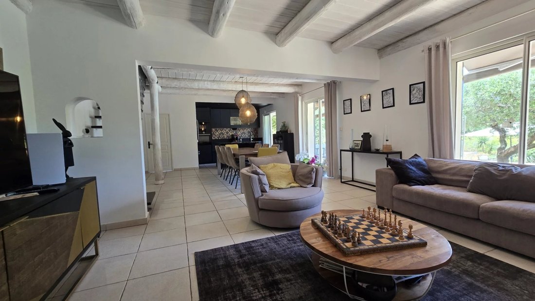 Villa en Bagnols-en-Forêt, Provenza-Alpes-Costa Azul, Francia 4 - 17353857