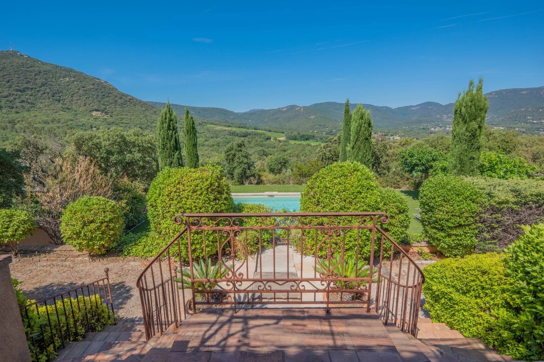 Villa in Le Plan-de-la-Tour, Provence-Alpes-Côte d'Azur, France 2 - 17347082