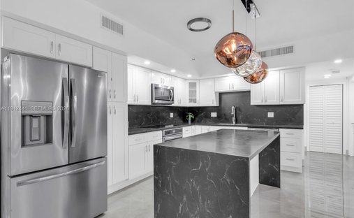 Condo in Golden Beach, Florida, United States 1