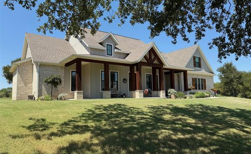 House in Chico, Texas, United States 1