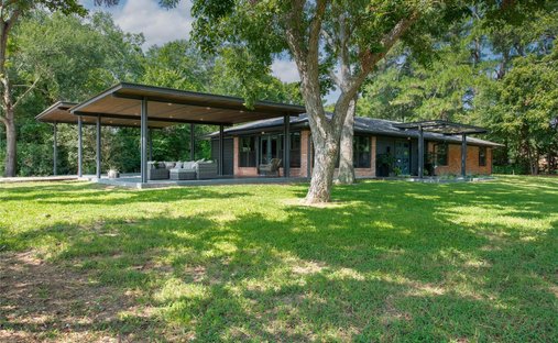 House in Caldwell, Texas, United States 1