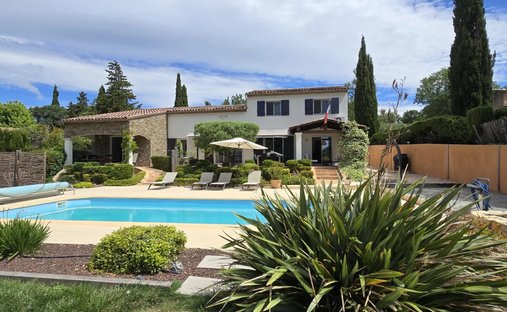 Villa in Bagnols-en-Forêt, Provence-Alpes-Côte d'Azur, France 1