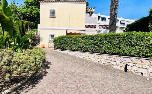 House in Carcassonne, Occitania, France 1