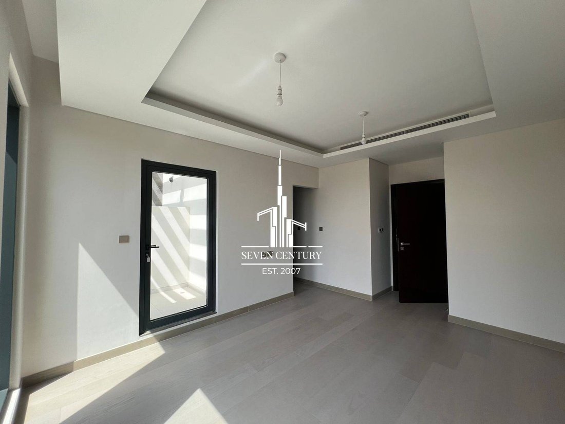Villa in Damac Hills, Dubai, United Arab Emirates 2 - 17348574