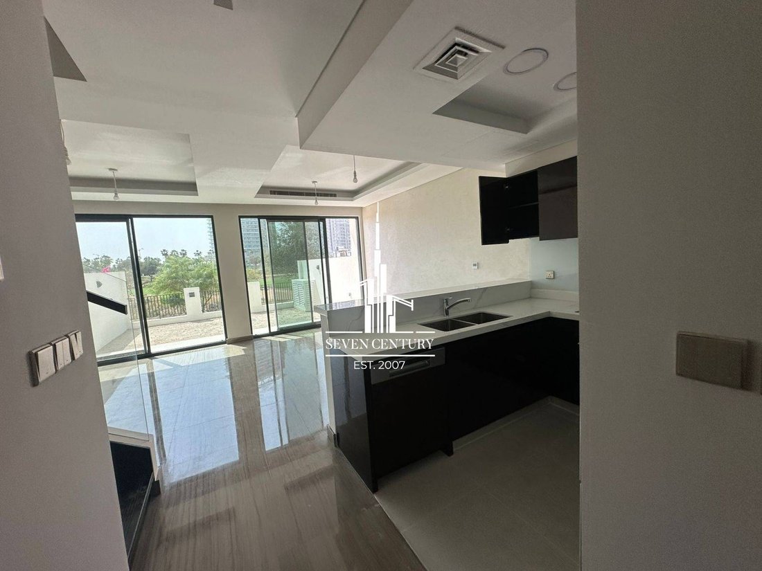 Villa in Damac Hills, Dubai, United Arab Emirates 3 - 17348574
