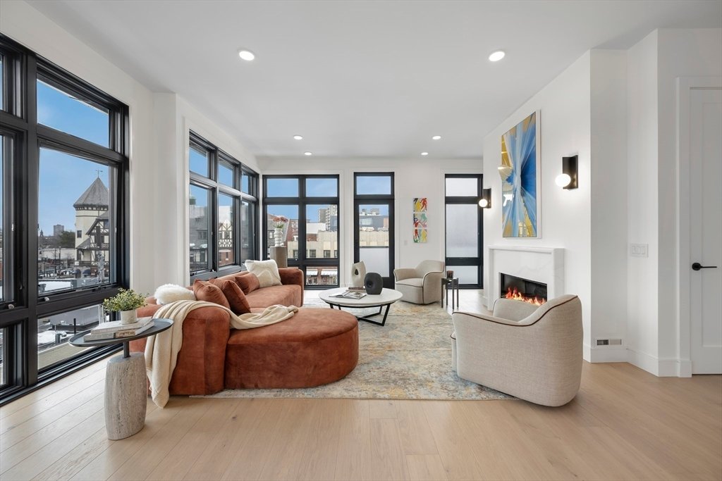 Condo in Brookline, Massachusetts, United States 1 - 17346687