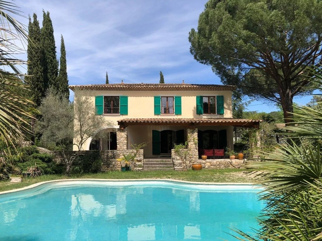 Villa in Bagnols-en-Forêt, Provence-Alpes-Côte d'Azur, France 1 - 17353875