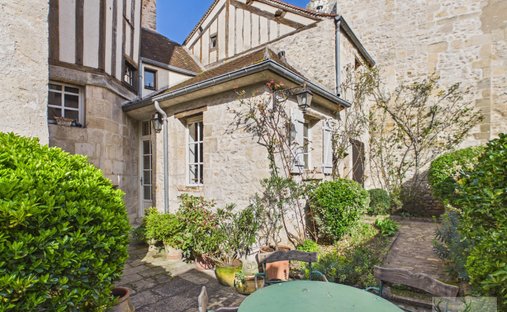 House in Senlis, Hauts-de-France, France 1