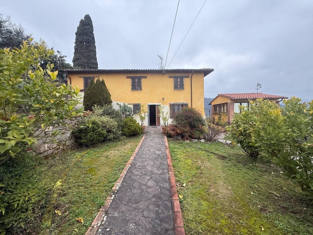 Villa in Center, Pescia, Tuscany 2 - 17354047