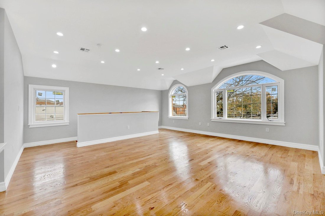 House in New York, New York, United States 4 - 17353838