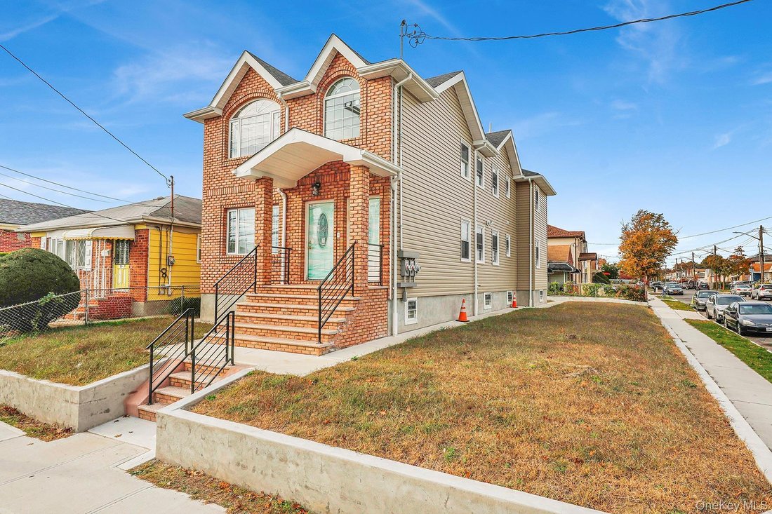 House in New York, New York, United States 1 - 17353838