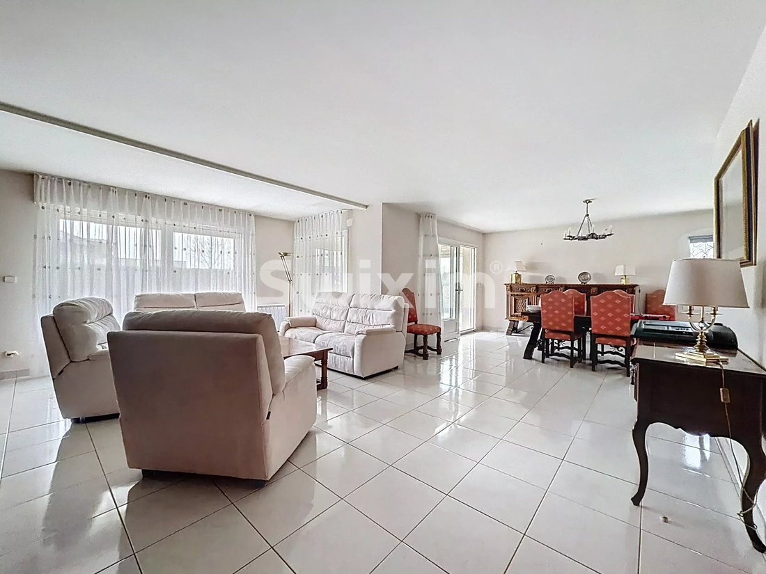 House in Divonne-les-Bains, Auvergne-Rhône-Alpes, France 5 - 17287515