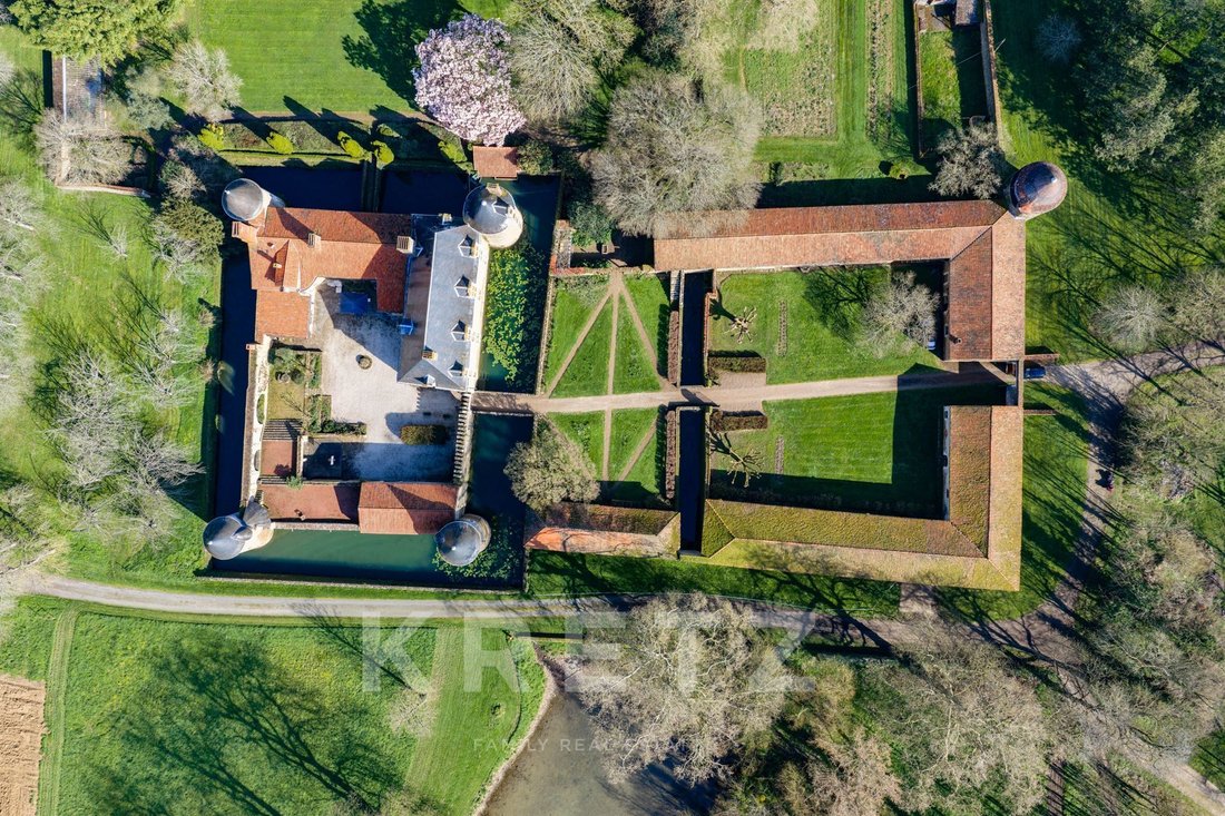 Castello a La Réorthe, Paesi della Loira, Francia 3 - 15250763