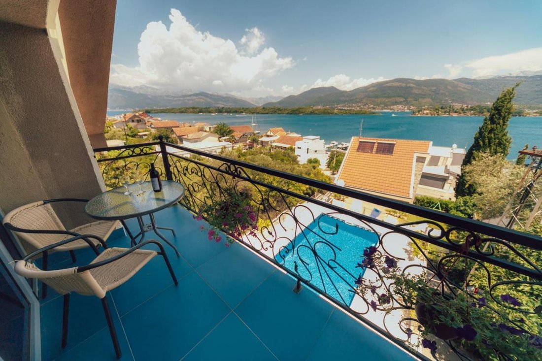 Villa in Krašići, Tivat Municipality, Montenegro 1 - 17365167