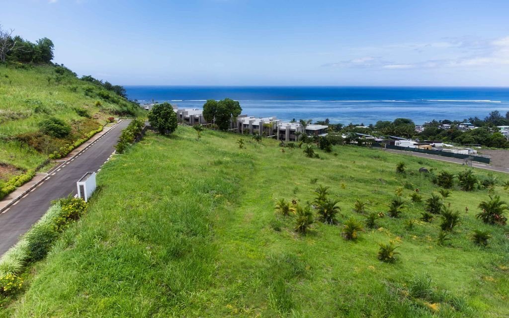 Land in Le Morne Brabant, Rivière Noire District, Mauritius 1 - 17369926