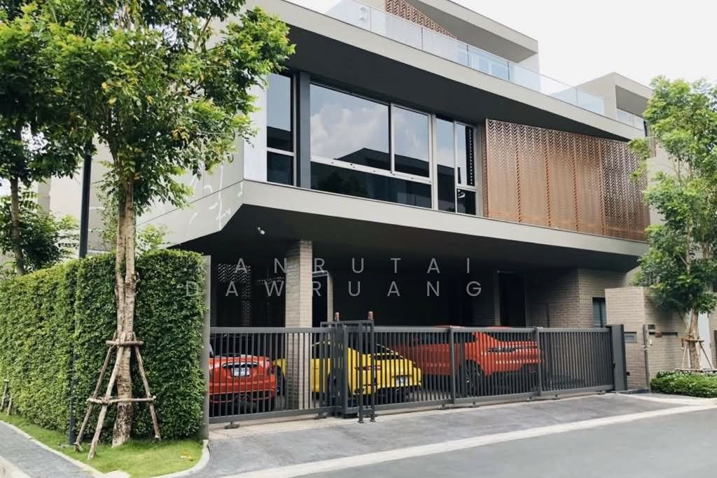 Condo in Lat Phrao, Bangkok, Thailand 1 - 17369456