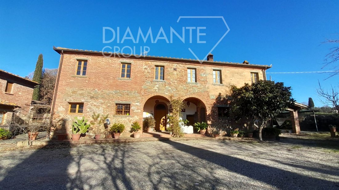 Farm Ranch in Foiano della Chiana, Tuscany, Italy 4 - 17361631