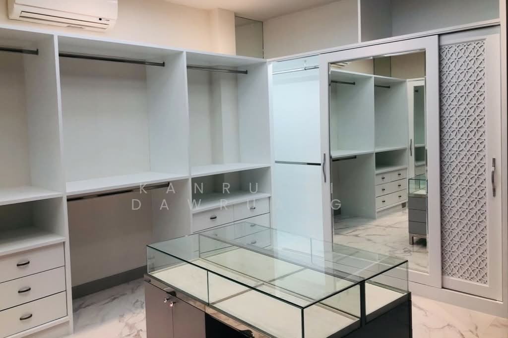 Condo in Lat Phrao, Bangkok, Thailand 5 - 17369456