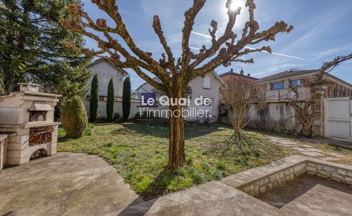 House in Bourg, Le Pont-de-Claix, France 1
