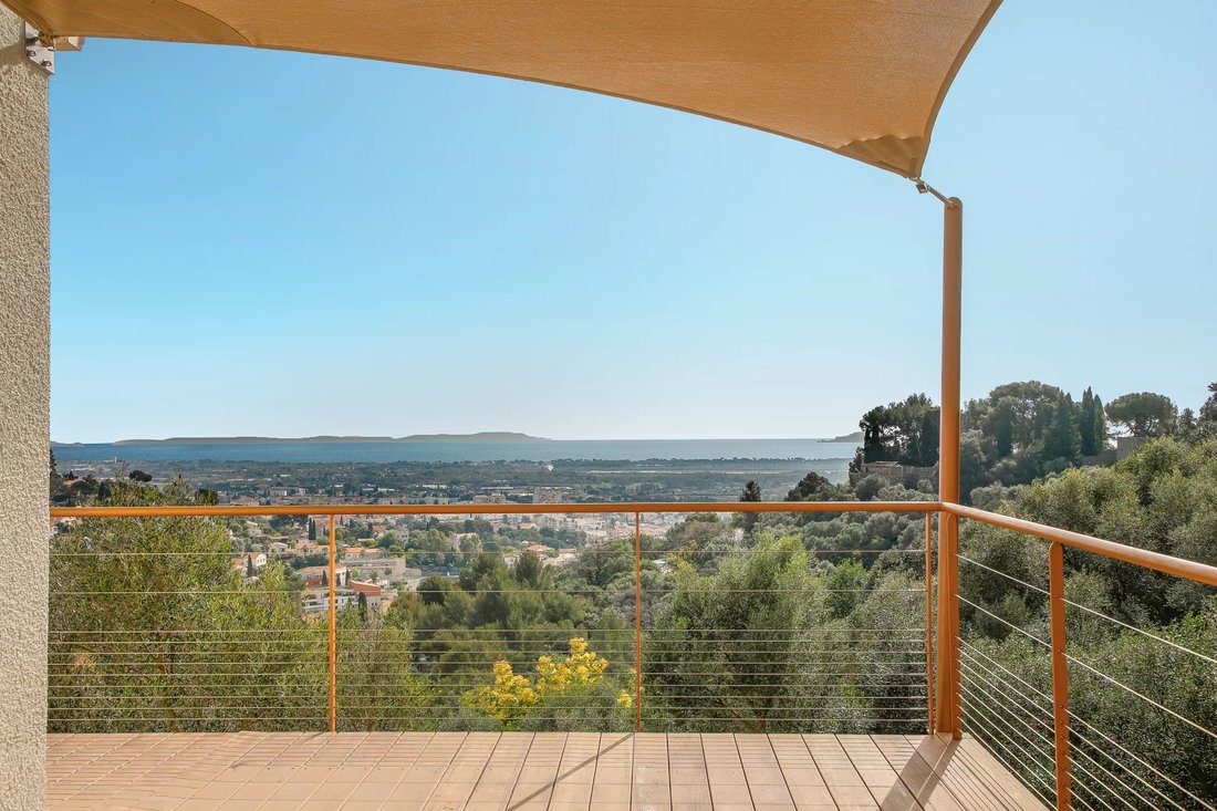 House in Hyeres, Provence-Alpes-Côte d'Azur, France 4 - 17369288