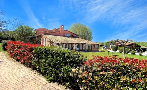Estate in Centre, Vidauban, France 1