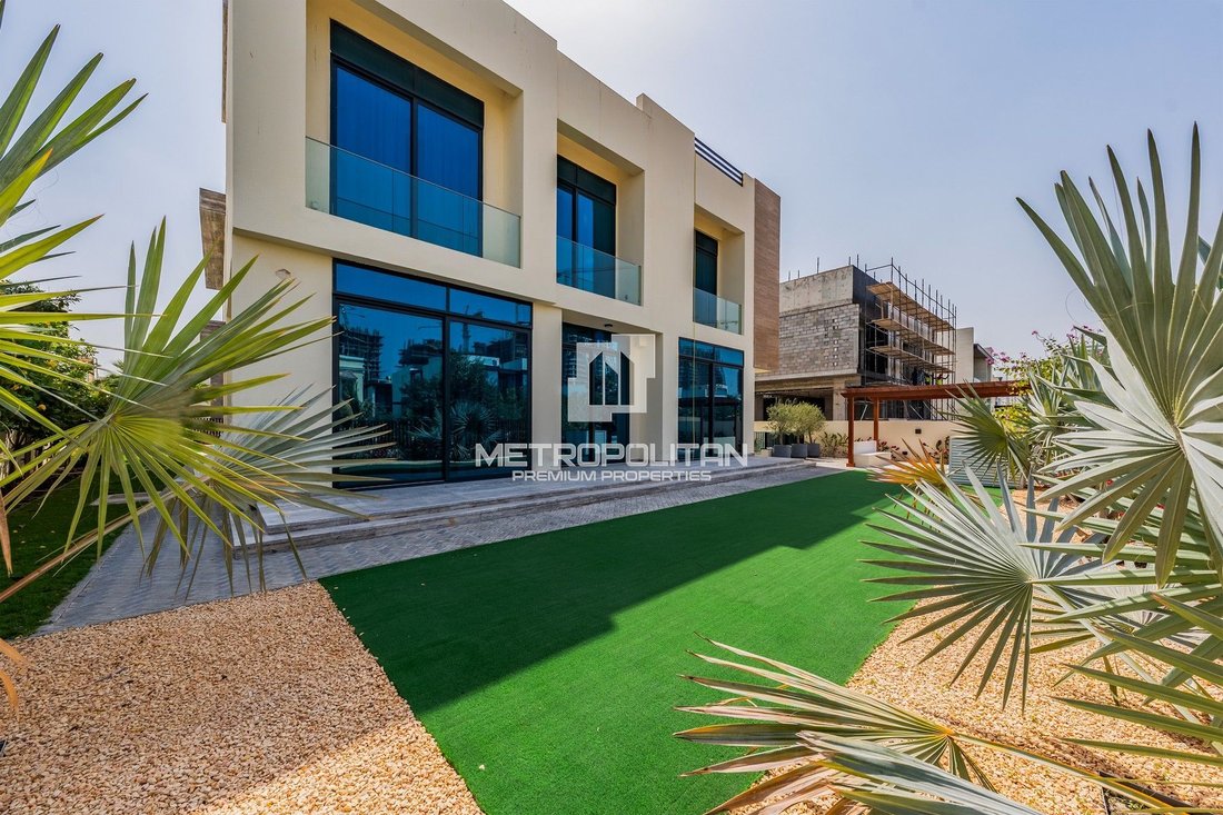 Villa in Hadaeq Sheikh Mohammed Bin Rashid, Dubai, United Arab Emirates 1 - 17317010