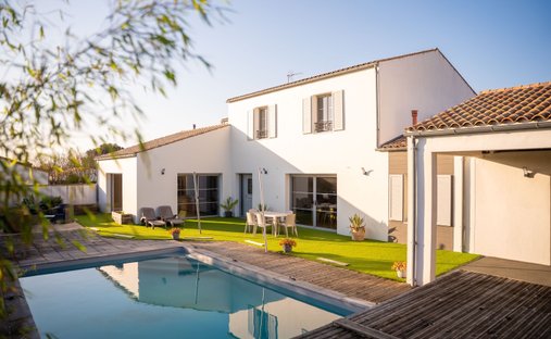 House in Centre Ville, La Rochelle, France 1
