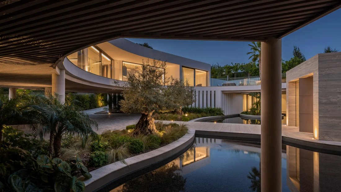 Villa in Sotogrande, San Roque, Andalusia 2 - 15466740