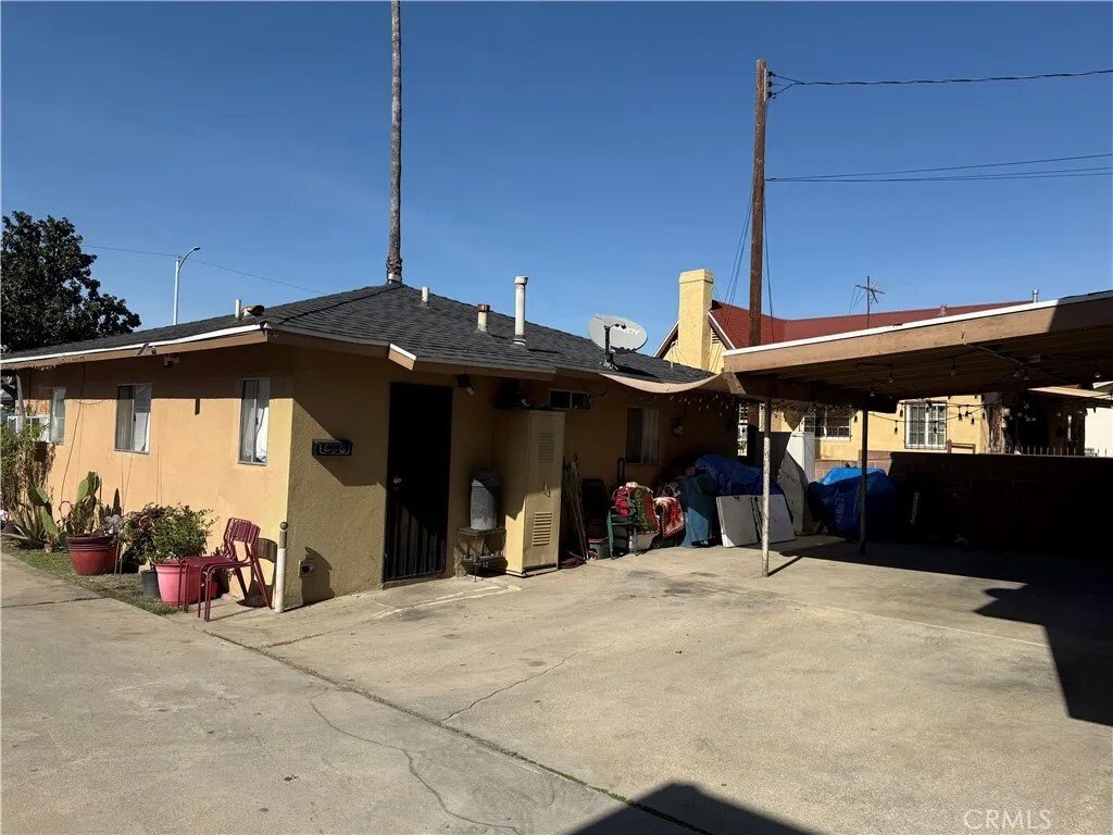 East Los Angeles, California, United States 3 - 17365341