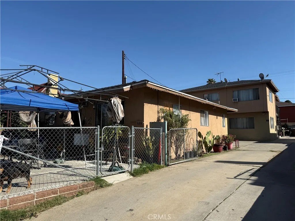 East Los Angeles, California, United States 5 - 17365341