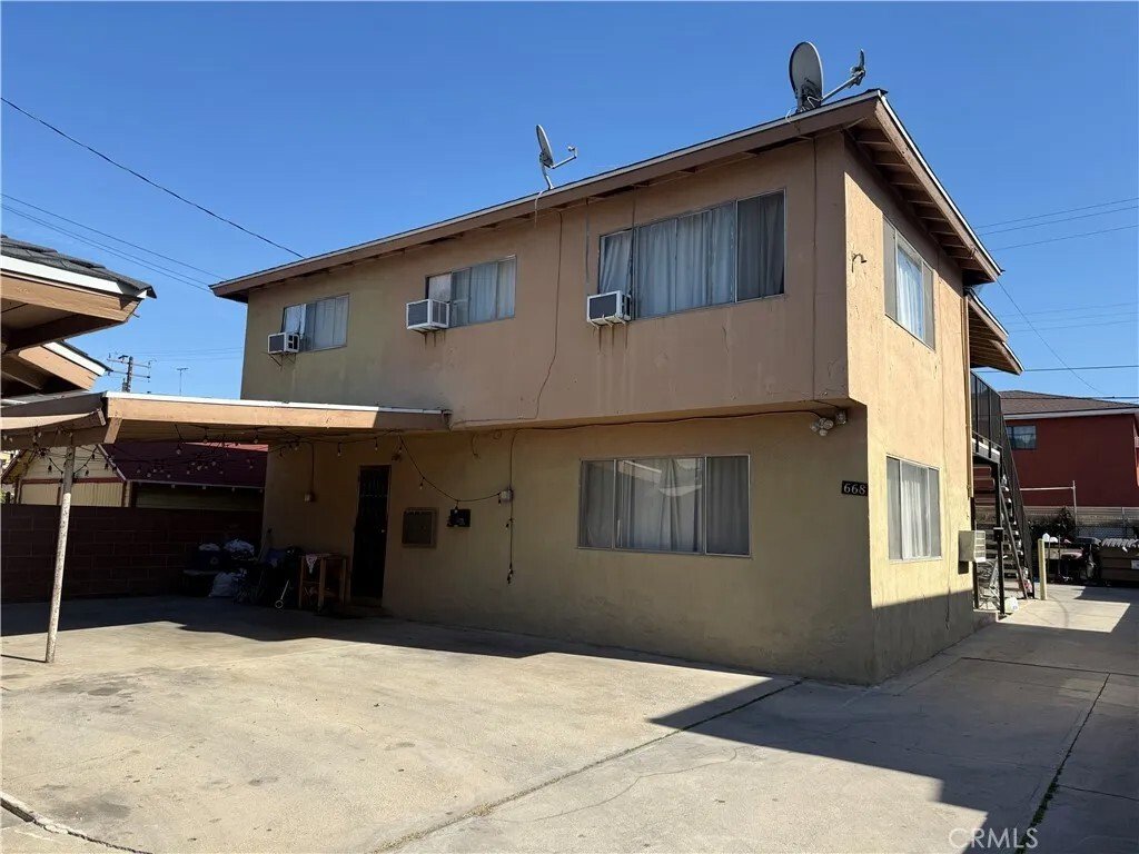 East Los Angeles, California, United States 2 - 17365341