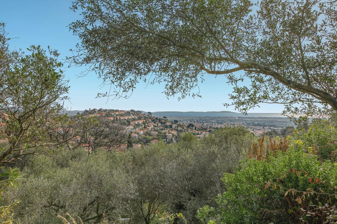 House in Hyeres, Provence-Alpes-Côte d'Azur, France 3 - 17369288