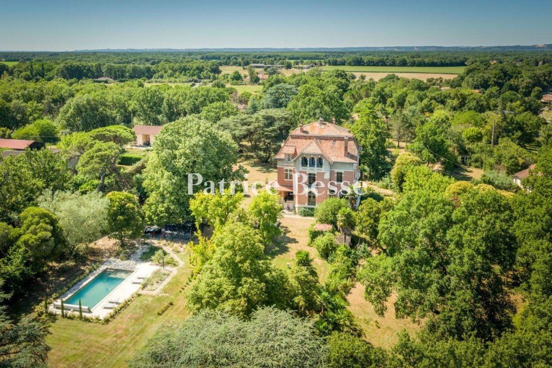 Castle in Centre Ville, Montauban, France 1 - 16116745