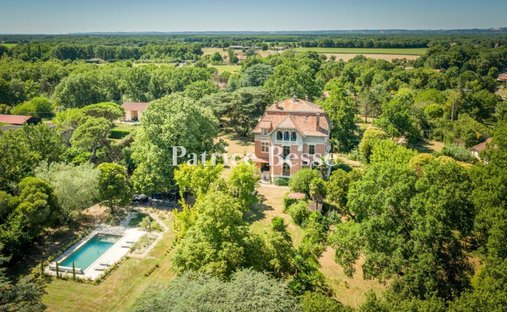 Castillo en Montauban, Occitania, Francia 1