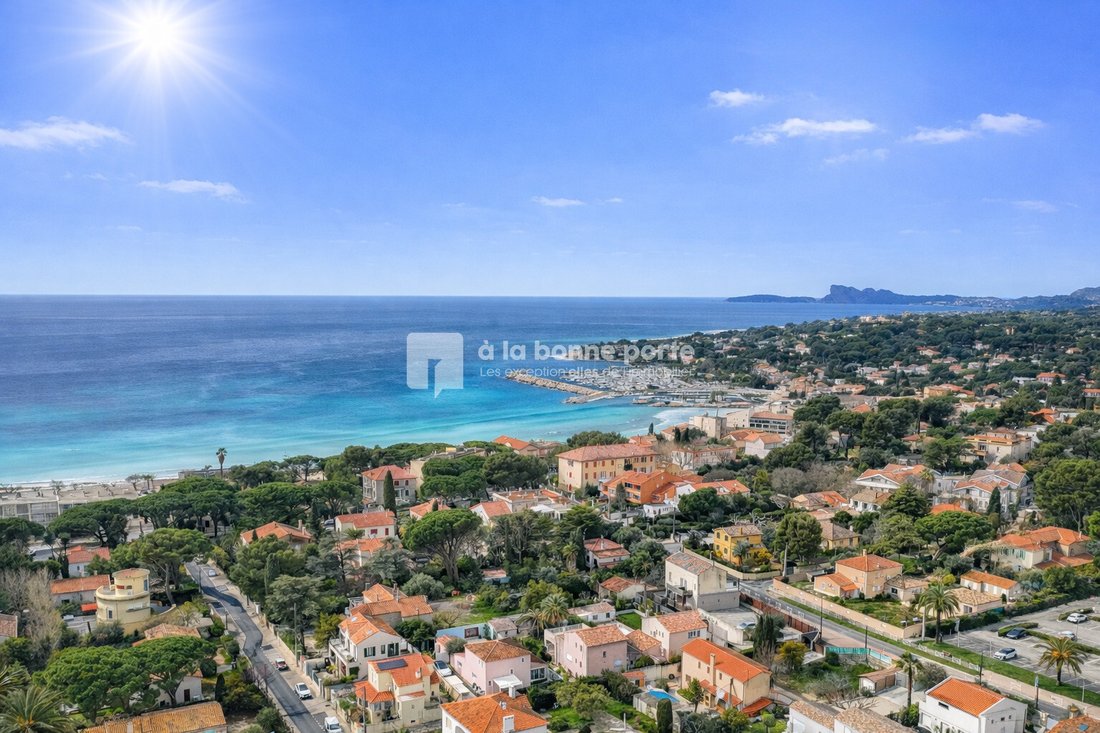 Villa in Saint-Cyr-sur-Mer, Provence-Alpes-Côte d'Azur, France 2 - 17368045