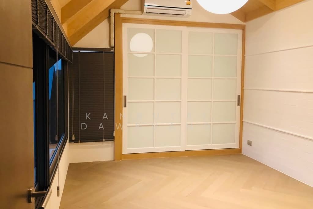 Condo in Lat Phrao, Bangkok, Thailand 2 - 17369456