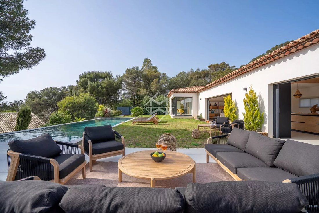 Villa in La Croix-Valmer, Provence-Alpes-Côte d'Azur, France 1 - 14968977