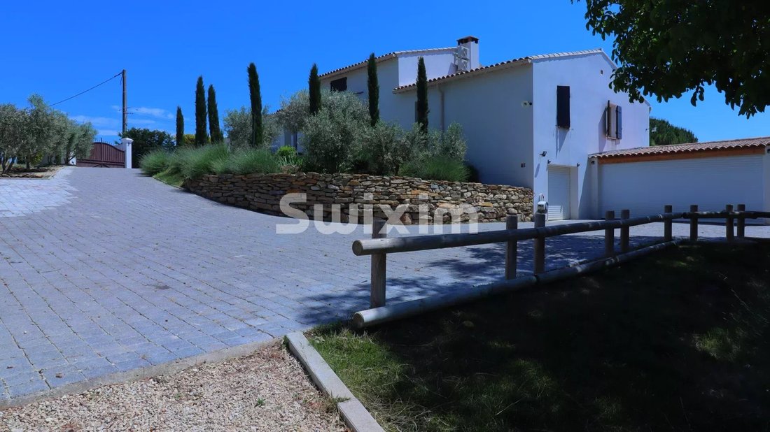 Villa in Cucuron, Provence-Alpes-Côte d'Azur, France 2 - 15719763
