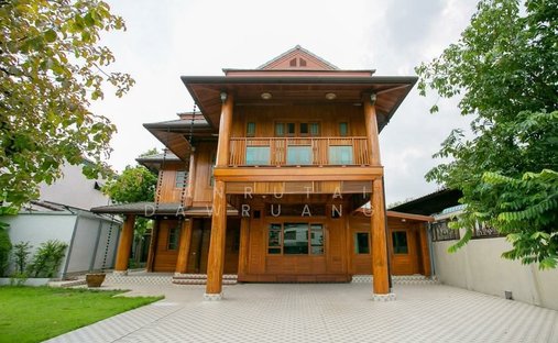 House in Ratchadaphisek, Krung Thep Maha Nakhon, Thailand 1