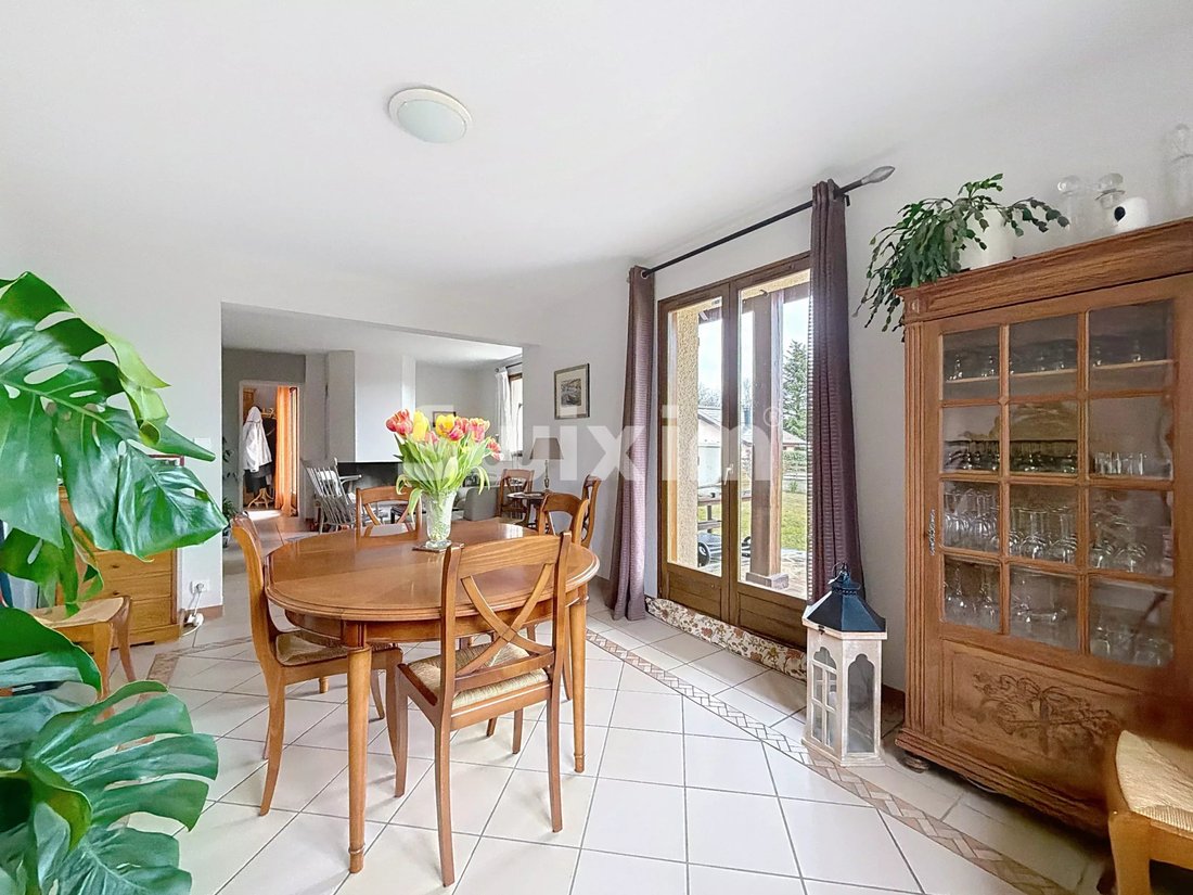 House in Divonne-les-Bains, Auvergne-Rhône-Alpes, France 5 - 16997119