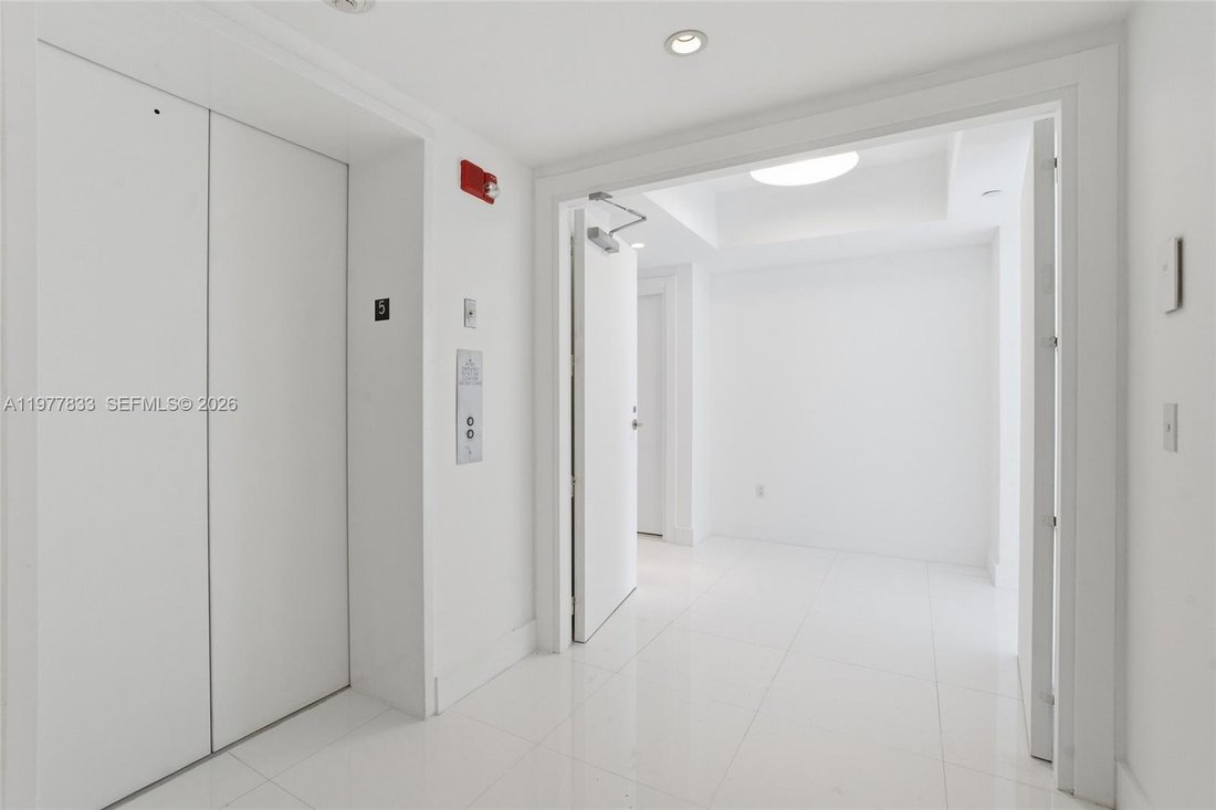 Condo in Miami, Florida, United States 2 - 17356478