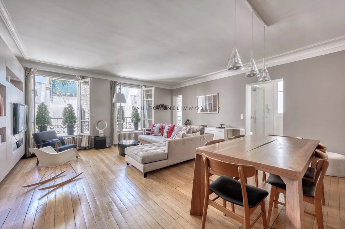 Apartment in Montorgueil-Saint Denis, Paris 2e Arrondissement, Paris 3 - 17357680