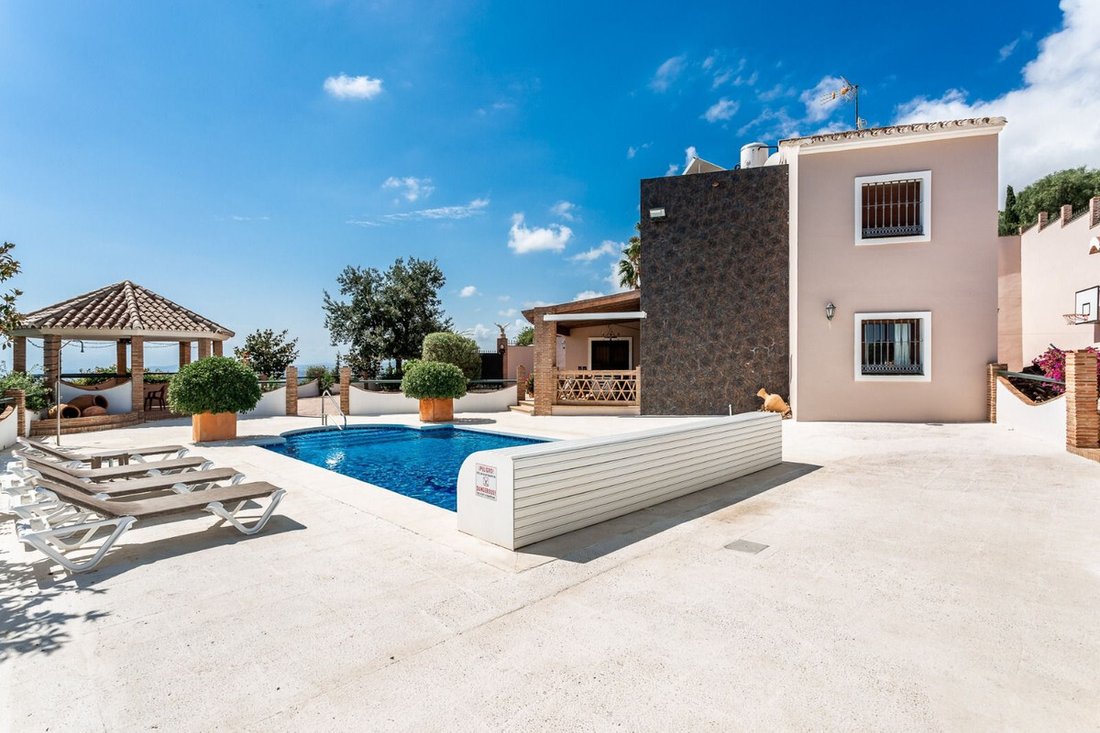 Villa in Estepona, Andalusia, Spain 1 - 17356355