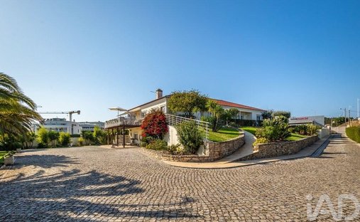 Townhouse in Sao Martinho do Porto, Leiria District, Portugal 1