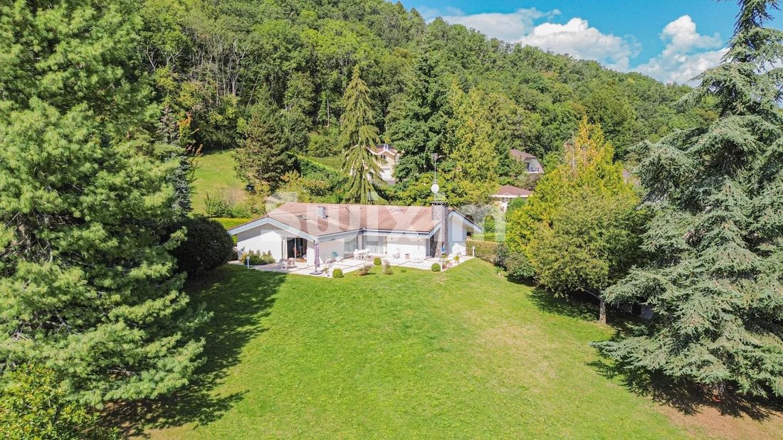 House in Divonne-les-Bains, Auvergne-Rhône-Alpes, France 1 - 14742569