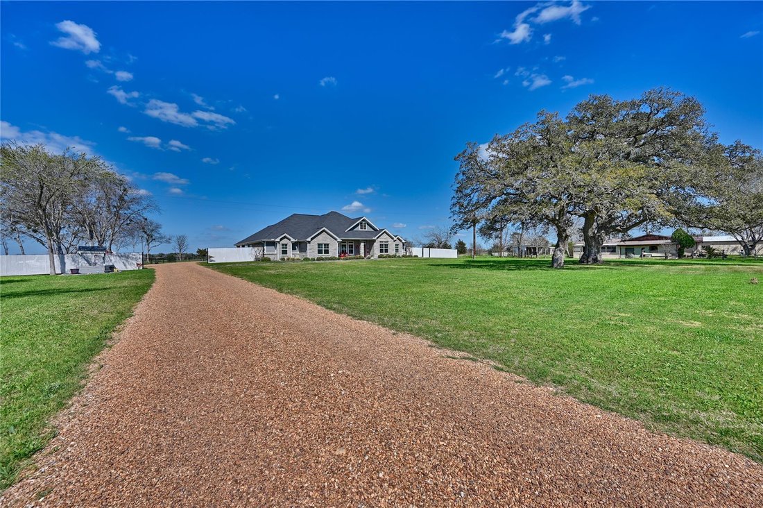 House in Hallettsville, Texas, United States 2 - 17356758